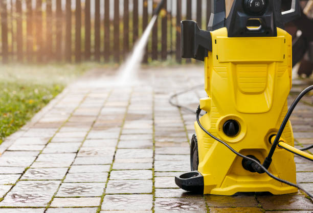 Best Pool Deck Cleaning  in Davenport, IA